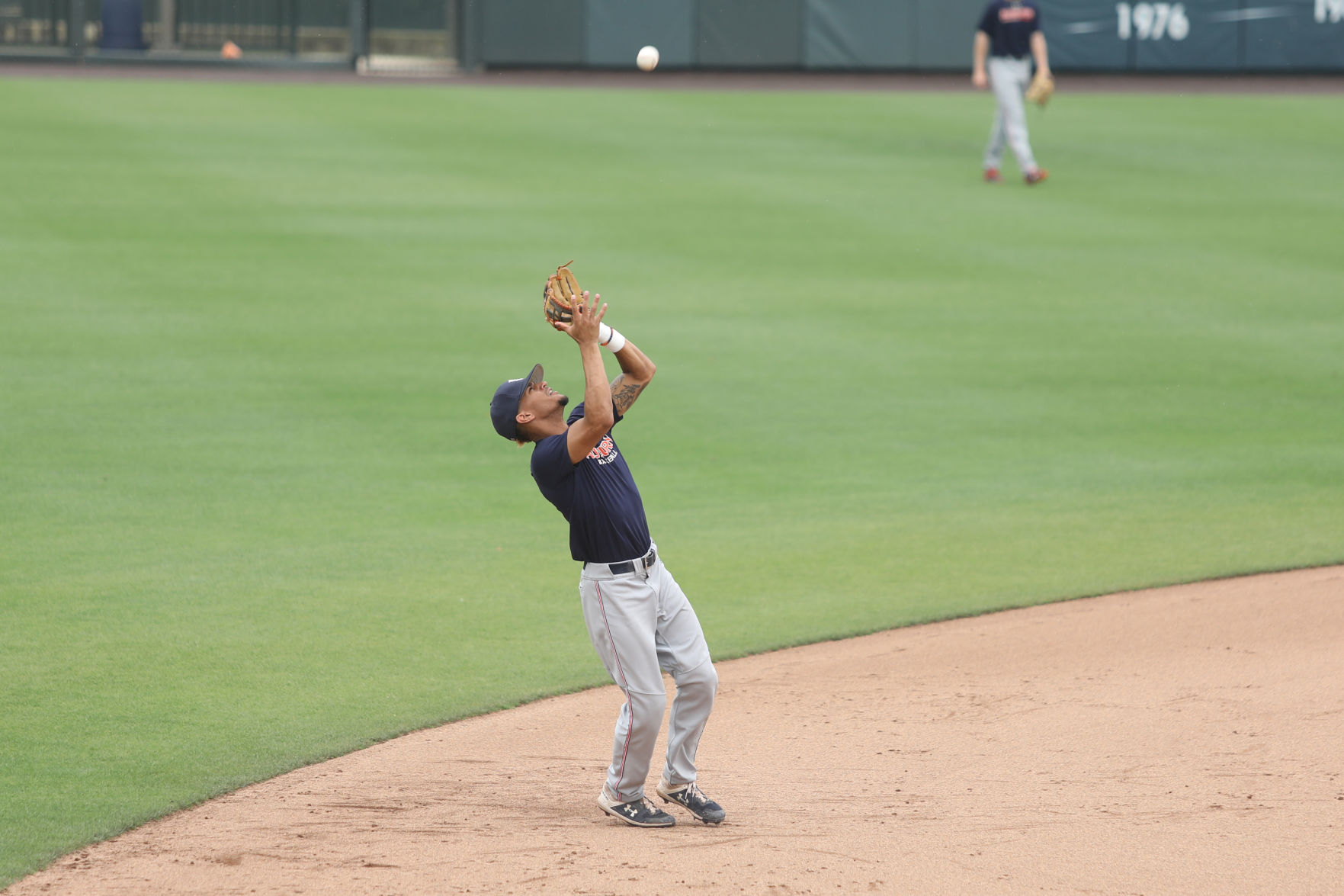 Auburn baseball practices prior to its appearance in the Super Regionals